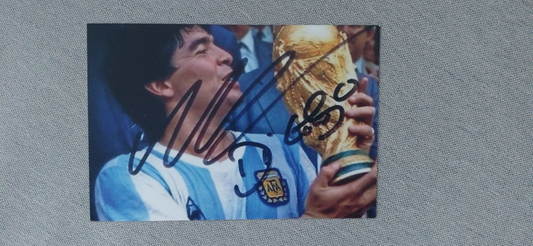 Autografi: Autogramm Diego  Maradona – Usato da Schmerikon venduto da Olympia04