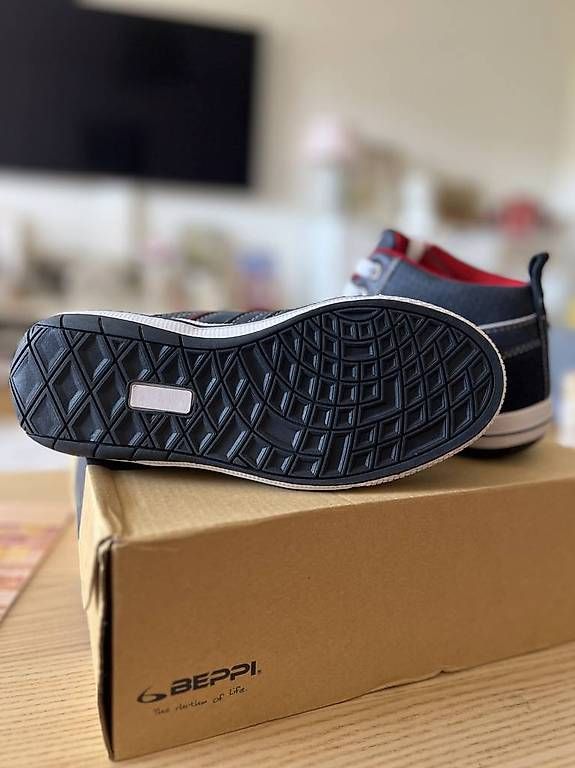Scarpe da uomo: Paire de baskets cuir bleu marine taille 35 – Usato da Versoix venduto da L_armoire_d_isa 3