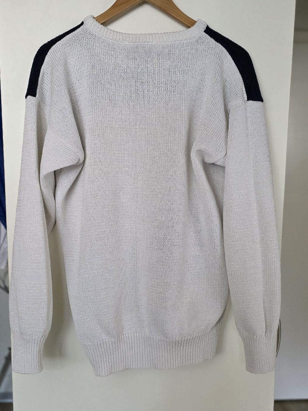 Maglioni & Felpe: Vintage Pullover – Usato da Interlaken venduto da NataliiaS 2