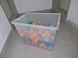 Vielen bunten Bällen für Kinder, Top! Ohne Kiste