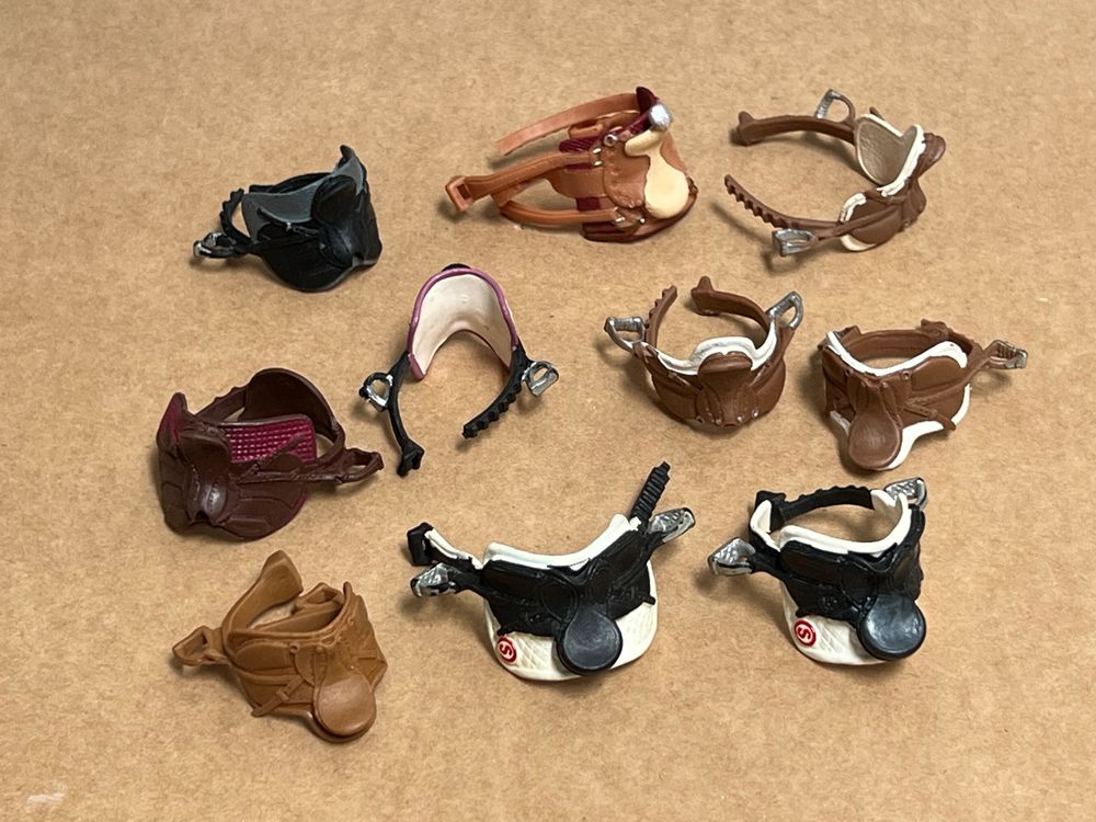  Foto zu Schleich Sattel Zubehör Pferd Pferde 