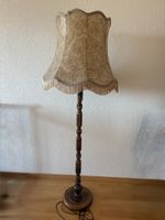 Elegante Stehlampe im Vintage-Stil - Holz und Stoffschirm