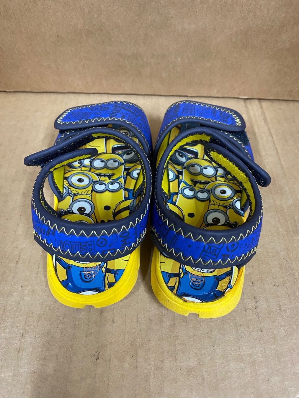 Chaussures garçon: Minions Sandalen Grösse 29 – D'occasion à Eschlikon TG par RamonaSt 4