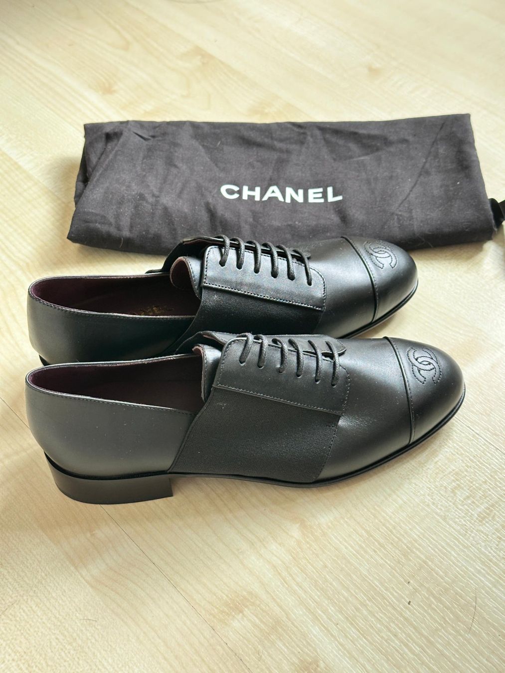 Chanel Scarpe da donna: Chanel black leather derbies C cut 37 – Nuovo (secondo la descrizione) da Baar venduto da reijin90