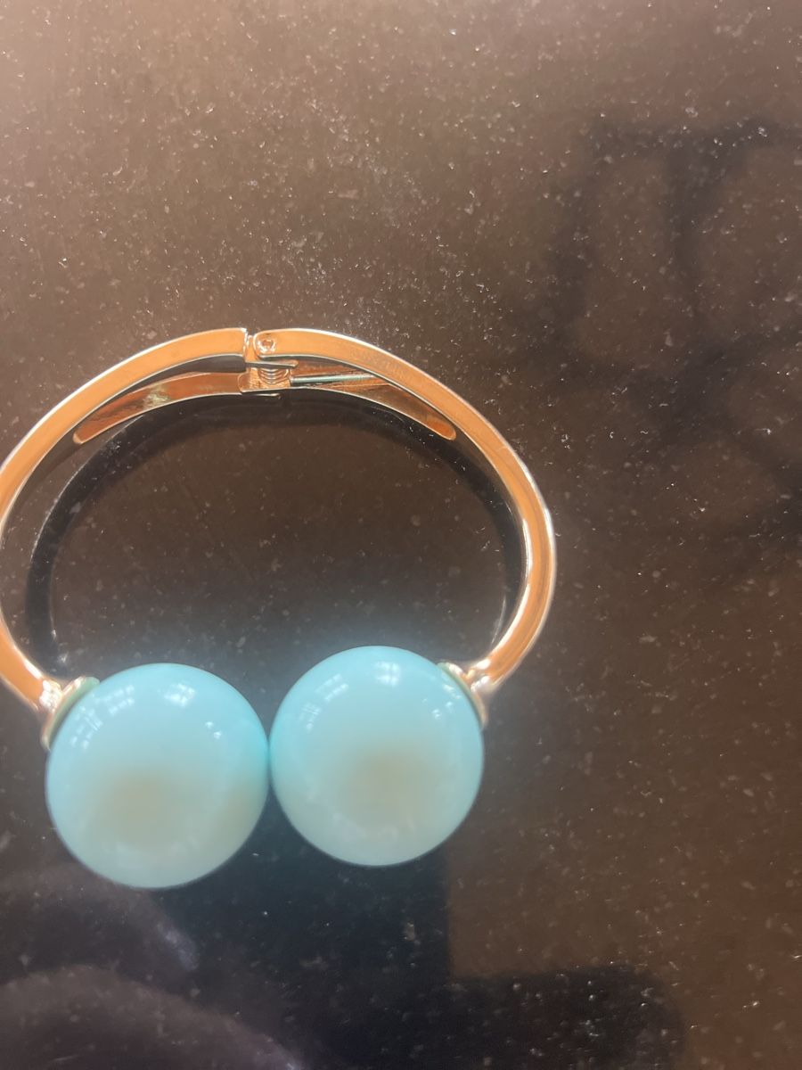 Bracciali & Braccialetti: Armreif mit grossen Türkis Kugel – Nuovo e nell'imballaggio originale da Saanen venduto da SoniaMichaela