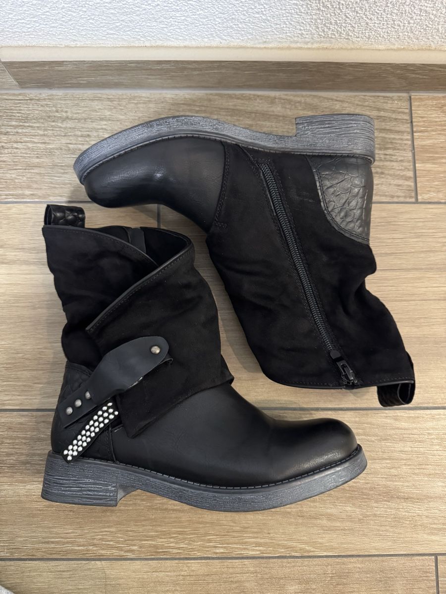 Scarpe da donna: Stivaletti neri nr. 38 – Nuovo (secondo la descrizione) da Claro venduto da kel_v7dj