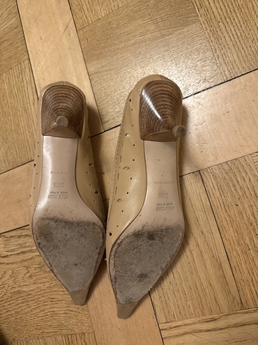Miu Miu Chaussures femmes: Miu Miu pumps 39,5 – D'occasion à Genève par woo_qt79 2