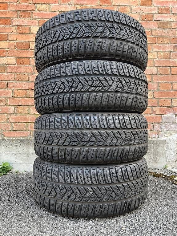 Pneumatici & Ruote complete: 215/50/17 Pirelli Winterreifen  – Usato da Frasnacht venduto da nobloff 2