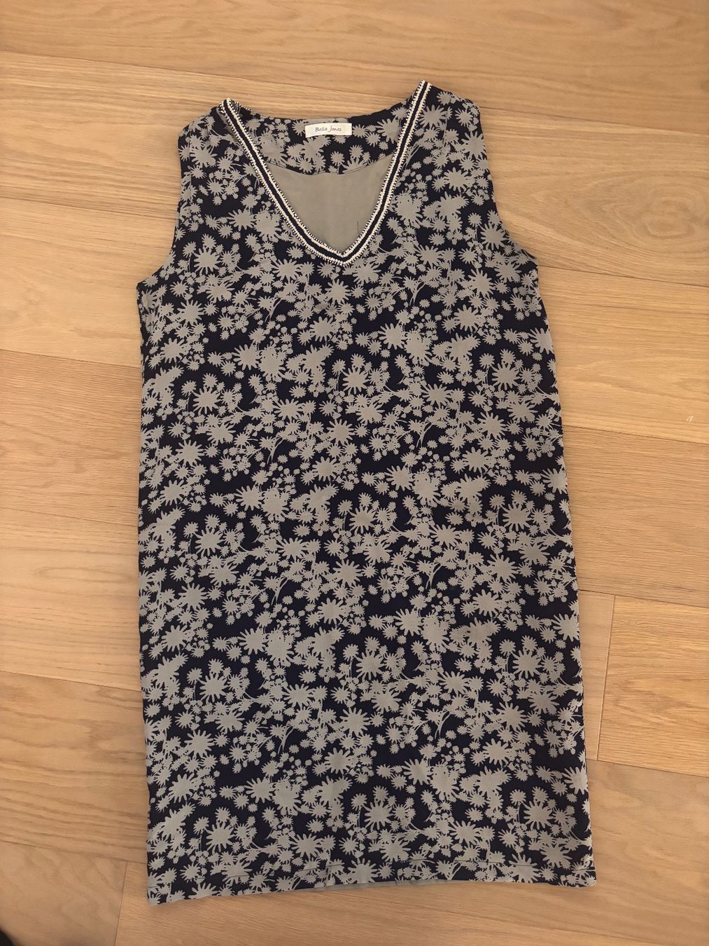 Vestiti: Bella Jones Kleid Blumenmuster dunkelblau Seide – Nuovo (secondo la descrizione) da Affoltern am Albis venduto da b-arte