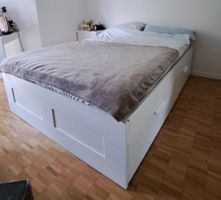 Bett mit Schubladen