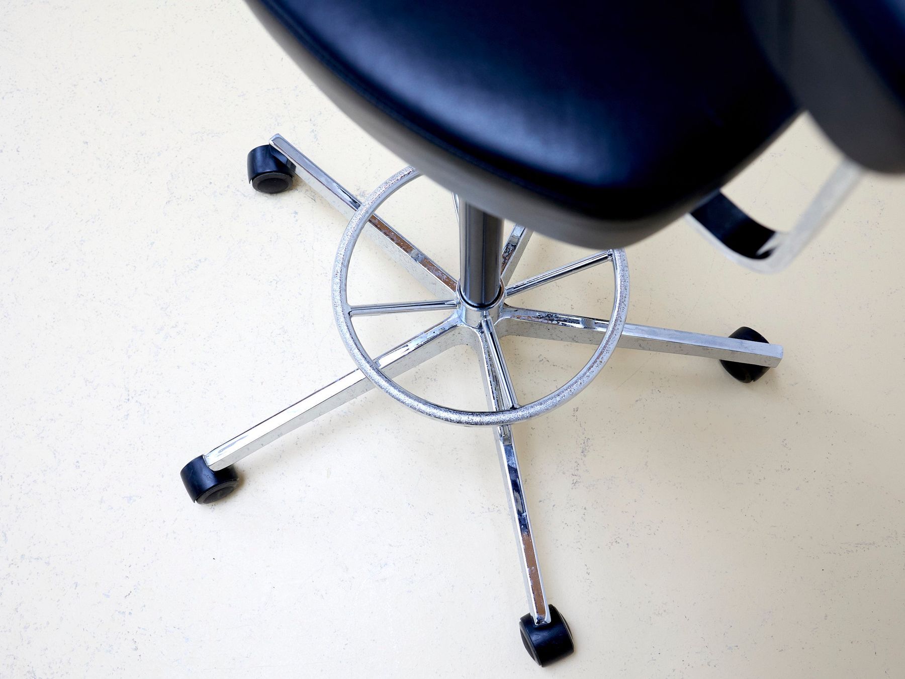 Vitra Hocker: George Nelson Perch Stool von Vitra | Original – Gebraucht aus Meinisberg von atelier_TILIJA 8
