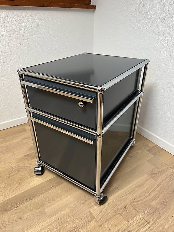 USM Eléments de bureau: Caisson USM Haller en Gris Anthracite // Ref. AY0453 – D'occasion à Ravoire par ARKY_s 1