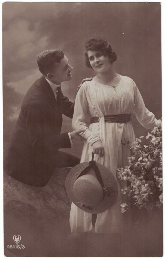 Cartoline postali: Romantik - Paar mit Hut und Blumen – Usato da Frauenfeld venduto da POML