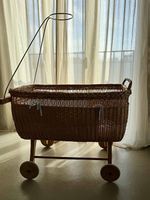 Vintage Baby Stubenwagen geflochten