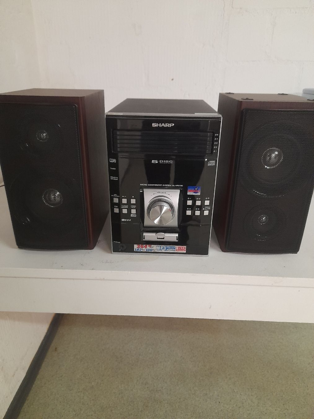 Sharp Sistemi audio & multimediali: Sharp  Stereoanlage mit 5fach CD-Wechsler  – Usato da Glattbrugg venduto da B_B 1