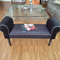 Elegante Sitzbank aus Samt, schwarz mit Blumenmuster