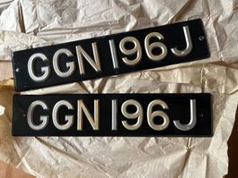 2 Vintage UK Nummernschilder ca. 1970