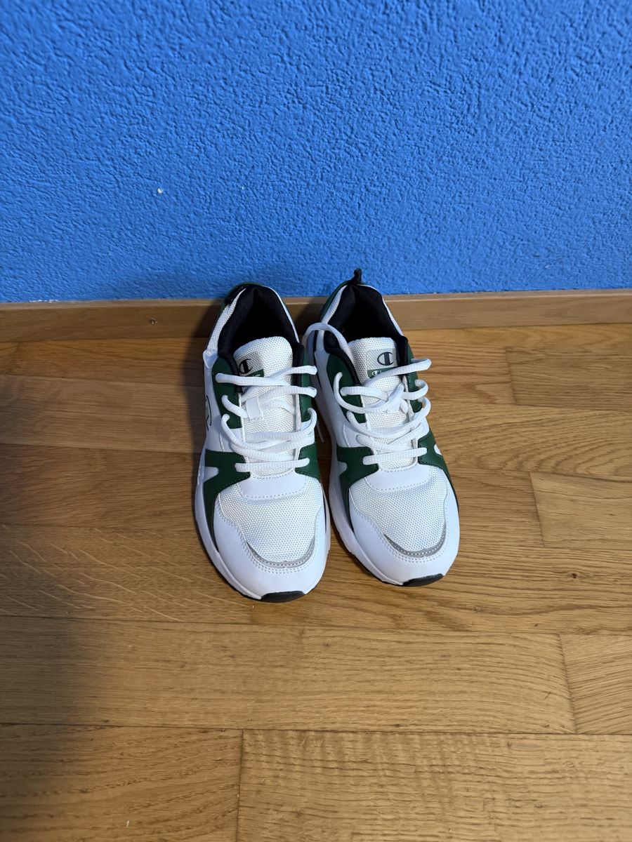 Champion Scarpe per ragazzi: Nike Revolution 5, neuwertig – Nuovo (secondo la descrizione) da Pratteln venduto da ren_mc9r