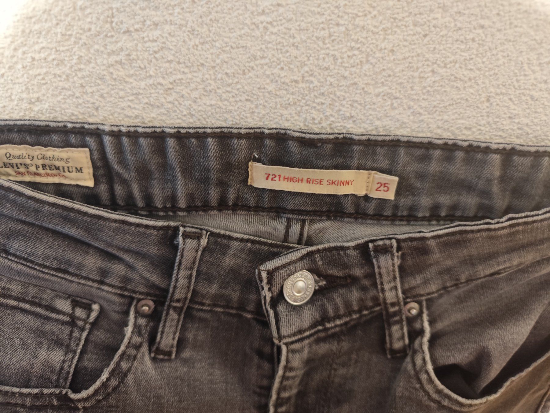 Levi's Jeans: Levi's taille haute skinny, gris taille 25 – Gebraucht aus Neuchâtel von pie_8t6p 2