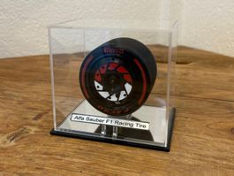 Sauber Alfa Pirelli Formel 1 Reifen inkl. Display