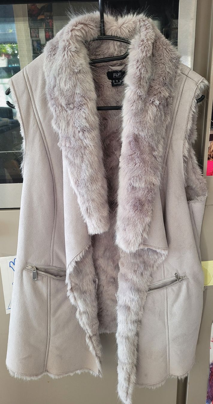 Jacken: gilet finta pelliccia 48 – Gebraucht aus Giubiasco von A.B00 1