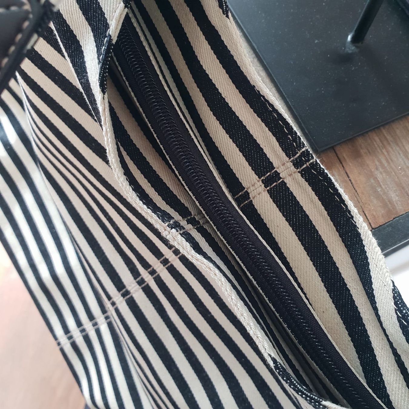 Borse da donna: Tasche schwarz/weiss gestreift – Usato da Bülach venduto da Lele_00 1
