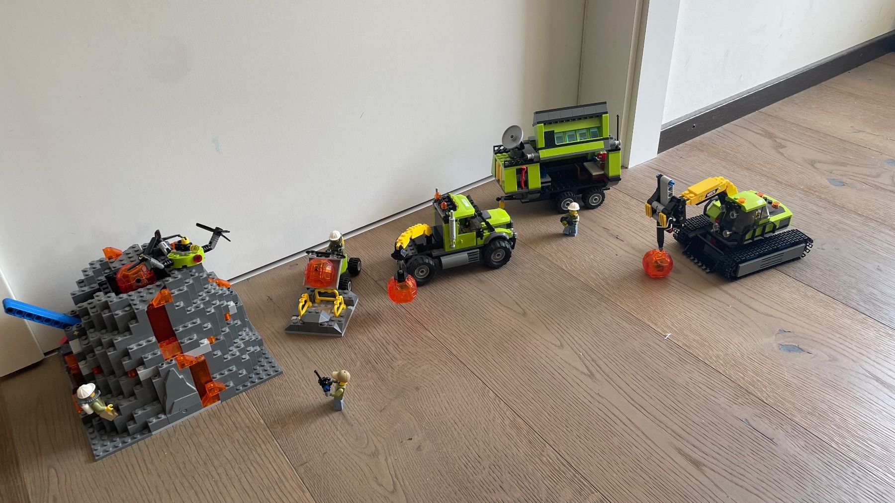 Lego Baukästen: Lego 60124 La base d'exploration du volcan – Gebraucht aus Satigny von gislerl 1
