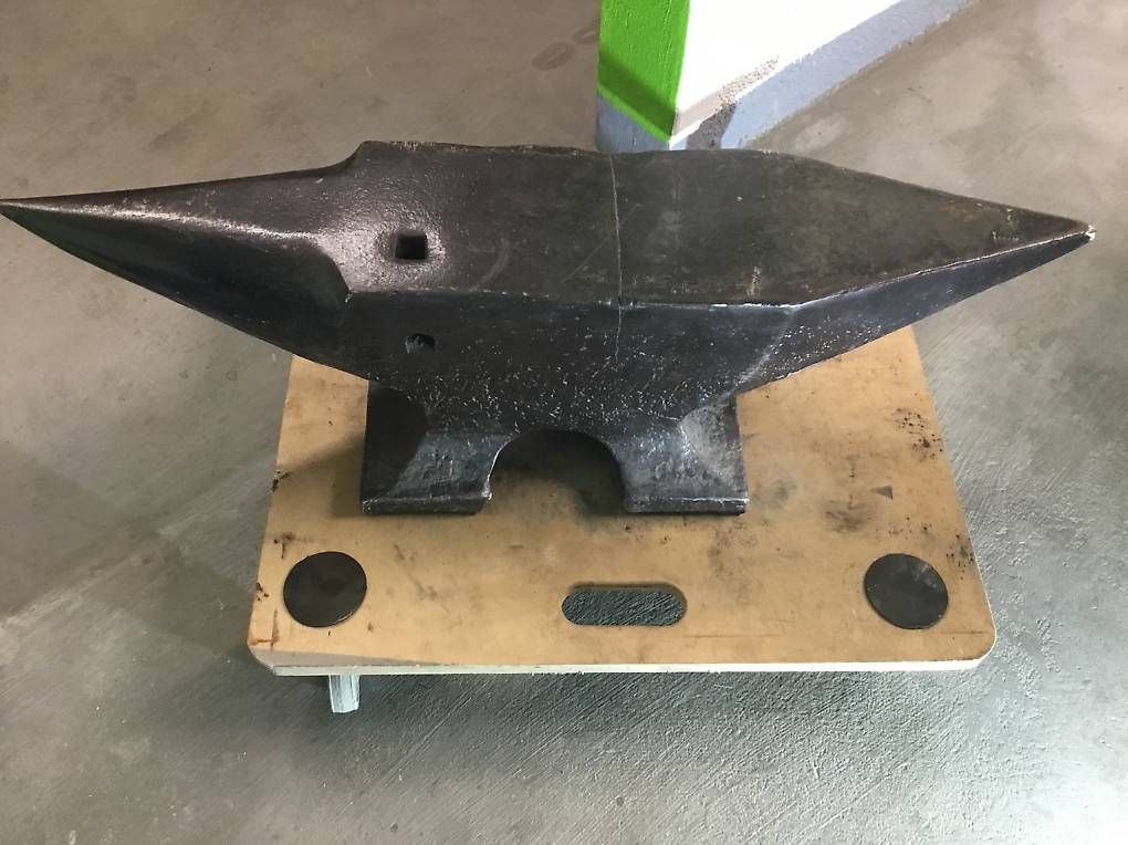 Attrezzi da lavoro: Amboss 99 kg  Jg. 1906 – Usato da Büren zum Hof venduto da patrick2505 1