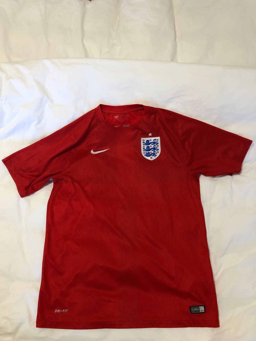 Canottiere & Pantaloni: Maillot rouge Angleterre taille L Nike – Usato da Corsier GE venduto da SWmoderncards