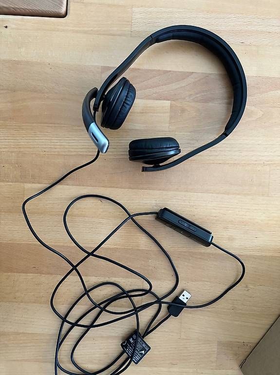 Casques audio: Headset – D'occasion à Ins par SchwabJanina