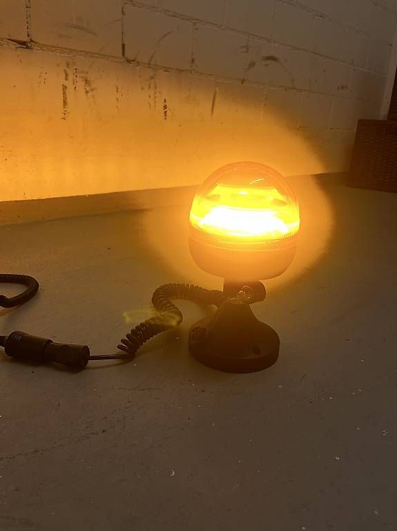 Lampade: LED Drehlicht Rundumkennleuchte Warnlicht – Usato da Schwerzenbach venduto da rabox 1
