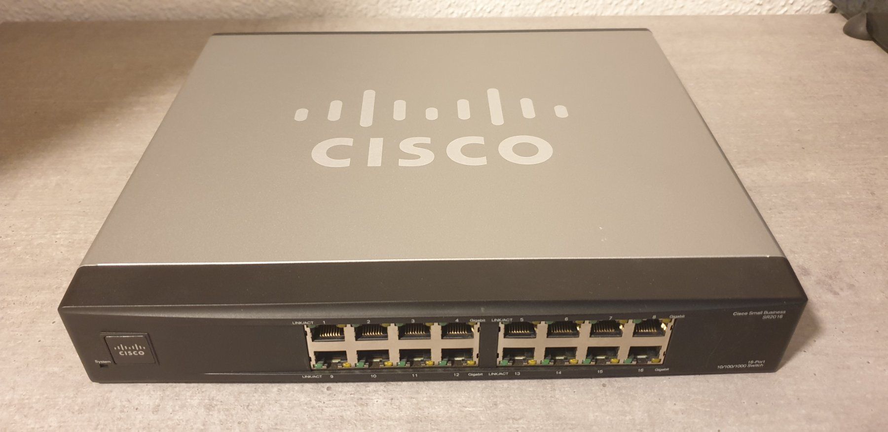Hubs & Switches: Cisco Switch SR2016 16 Ports – Gebraucht aus Buchs SG von mr9470
