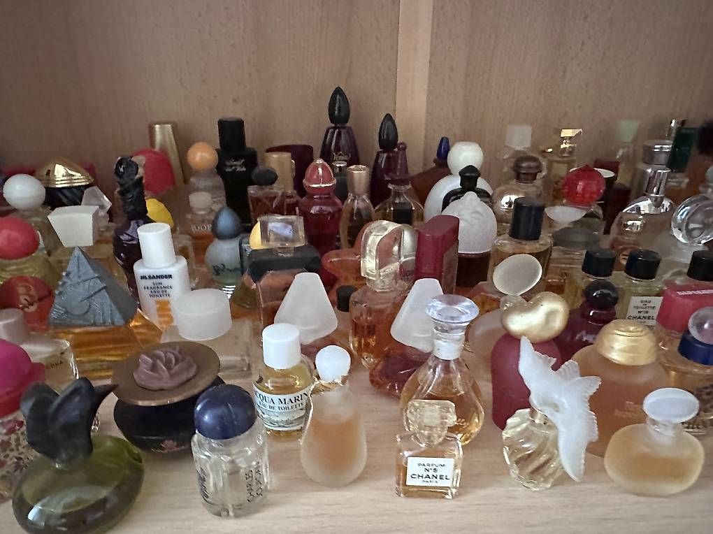 Profumi & Eau de Toilette: 650 Parfüm Miniaturen Sammlung – Usato da Muttenz venduto da s_onja 3