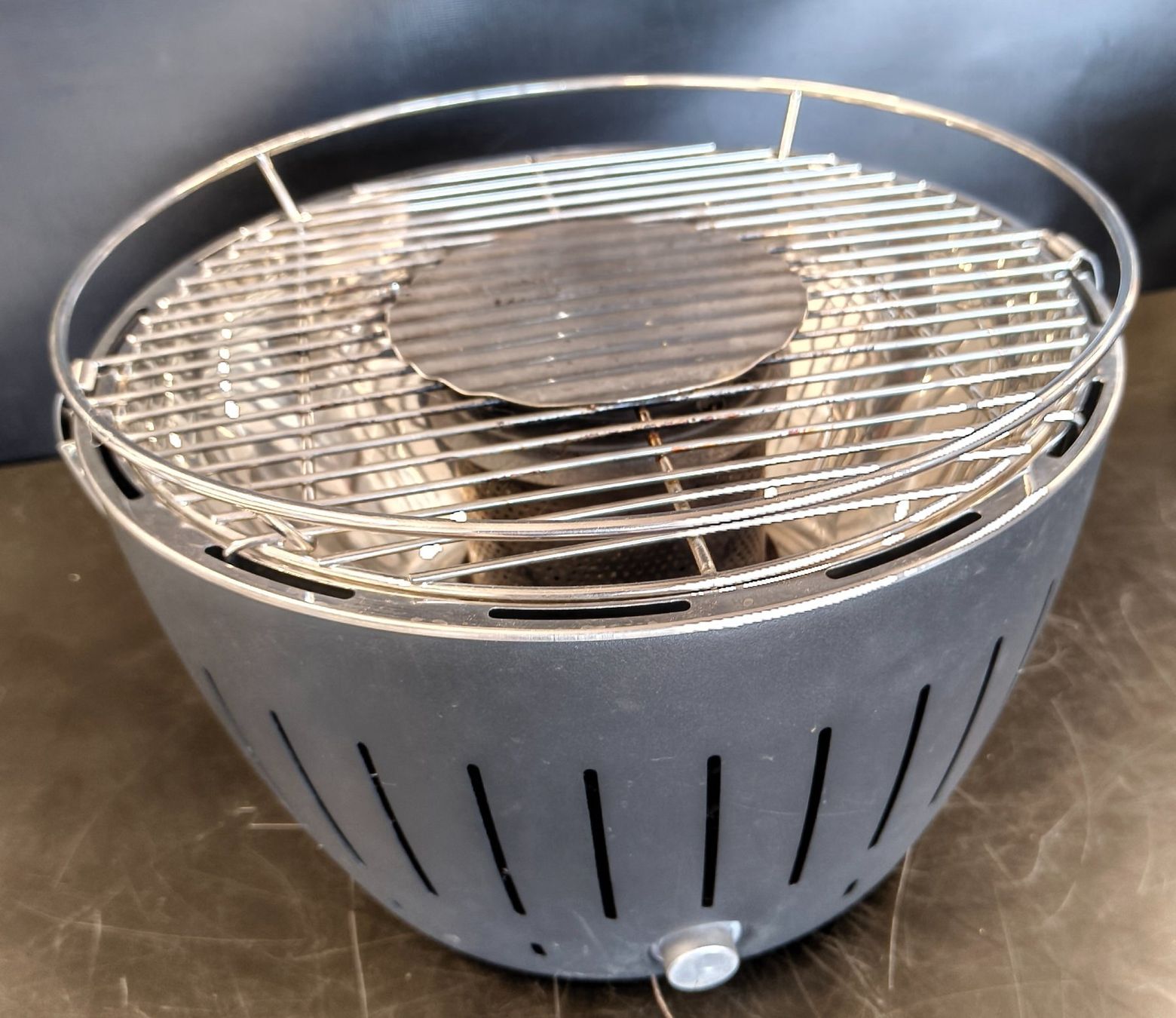 Lotusgrill Grills: Lotus Grill anthranzit – Gebraucht aus Basel von bk_brockibasel 1