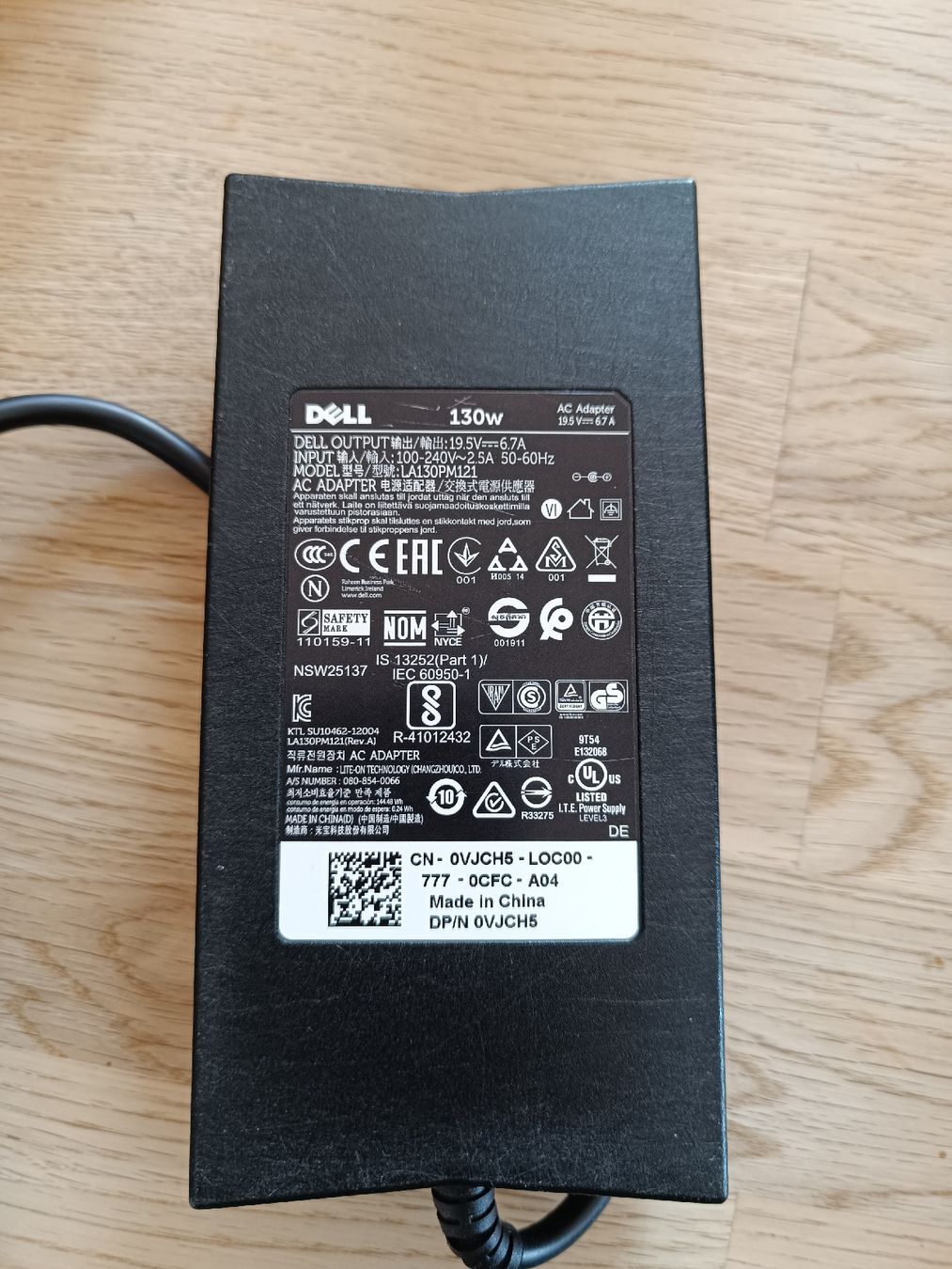 Dell Caricabatterie: Original Dell Netzteil 130W 19.5v 6.7A – Usato da Liesberg Dorf venduto da Tisba_swiss