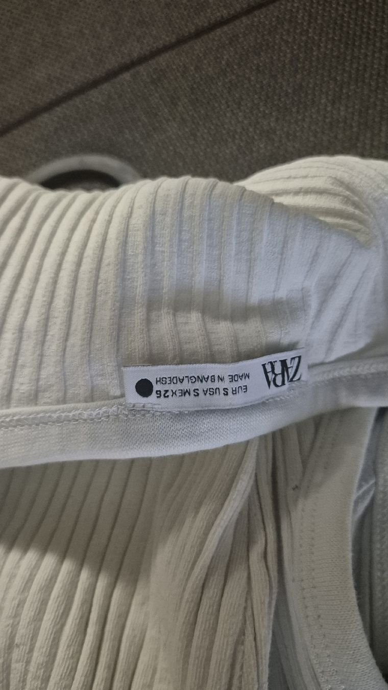 Zara Vestiti: ZARA geripptes weisses Kleid, Gr. S – Nuovo (secondo la descrizione) da Russikon venduto da pok_t7nq 2