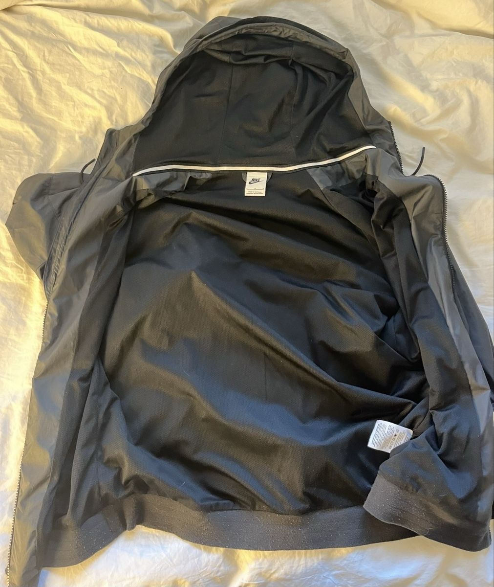 Nike Giacche: Veste Nike à capuche noire – Nuovo (secondo la descrizione) da Le Grand-Saconnex venduto da c7w_ngx7 1