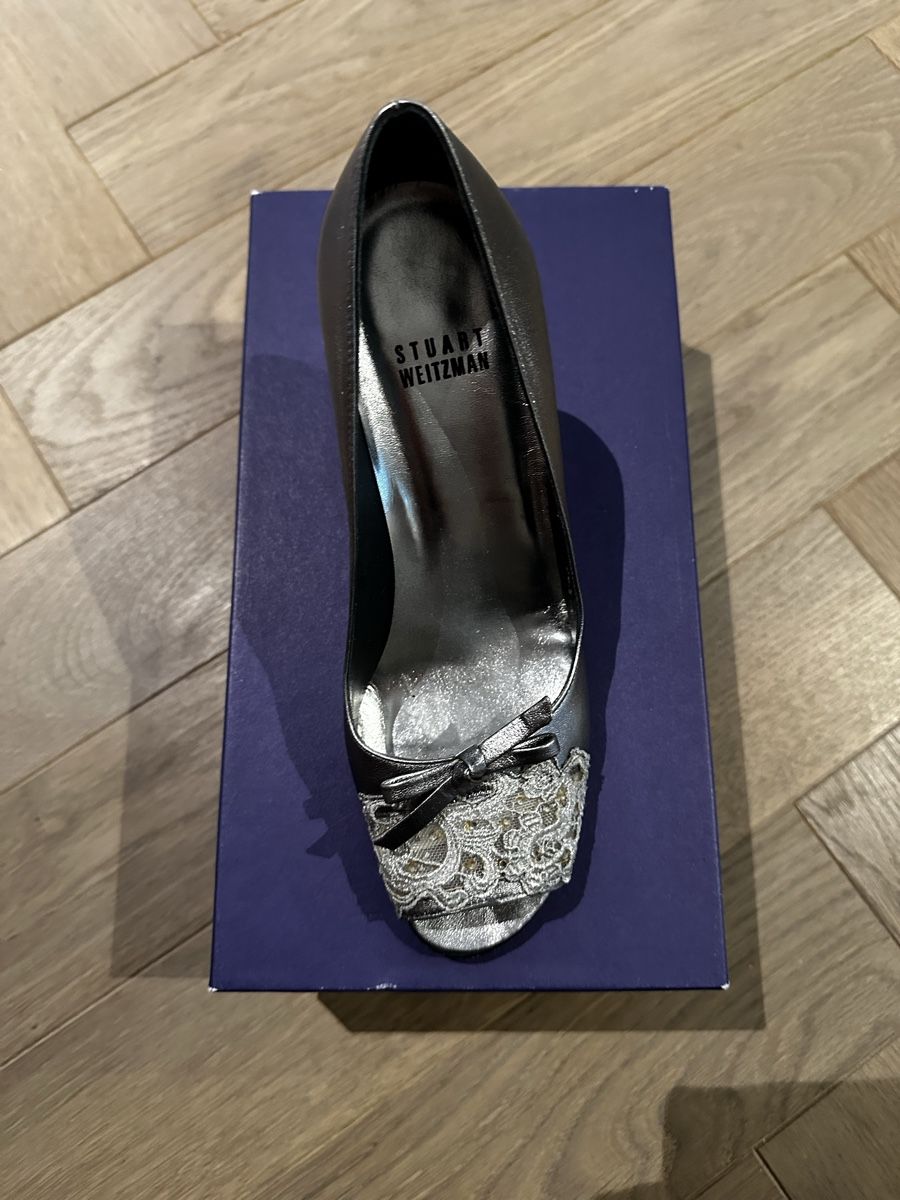 Stuart Weitzman Scarpe da donna: Stuart Weitzman Pumps silber mit Spitze neuwertig – Usato da Zollikon venduto da 75patrizio 1