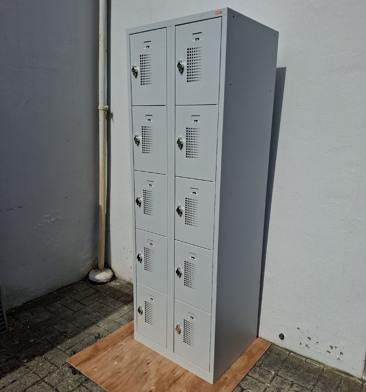 Armoires: Metallschrank / Schliessfächer - 10 Abteile – Neuf (Voir description) à Reinach BL par Malin20 2