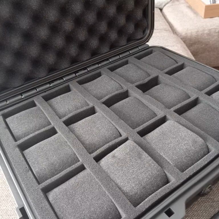 Uhrenboxen: Transportkoffer für 15 Uhren - Valise transport pour montre – Neu und originalverpackt aus Lausanne von WATCH-WORLD 2