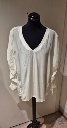 Bluse weiss Grösse 6 = 44 mit Raffung Ärmel Marc Cain