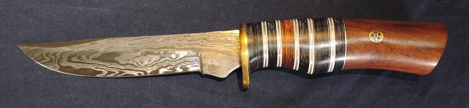 Accessori: Handgefertigtes Bowiemesser mit Lederscheide, Neuware – Nuovo (secondo la descrizione) da Duggingen venduto da doogbua 2