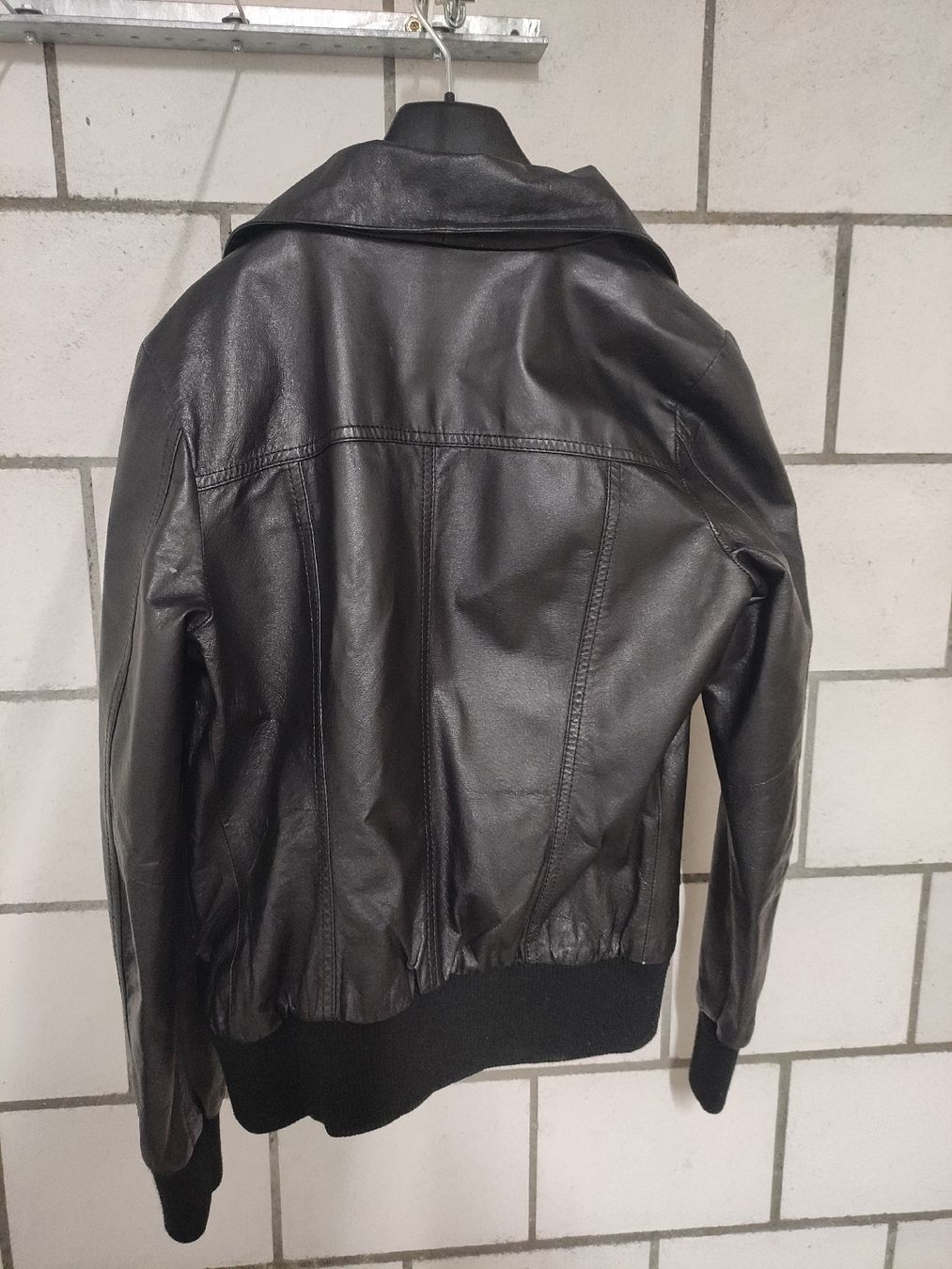 Only Giacche: Schwarze ONLY Kunstlederjacke, Grösse M – Usato da Ittigen venduto da hasihasi10 1