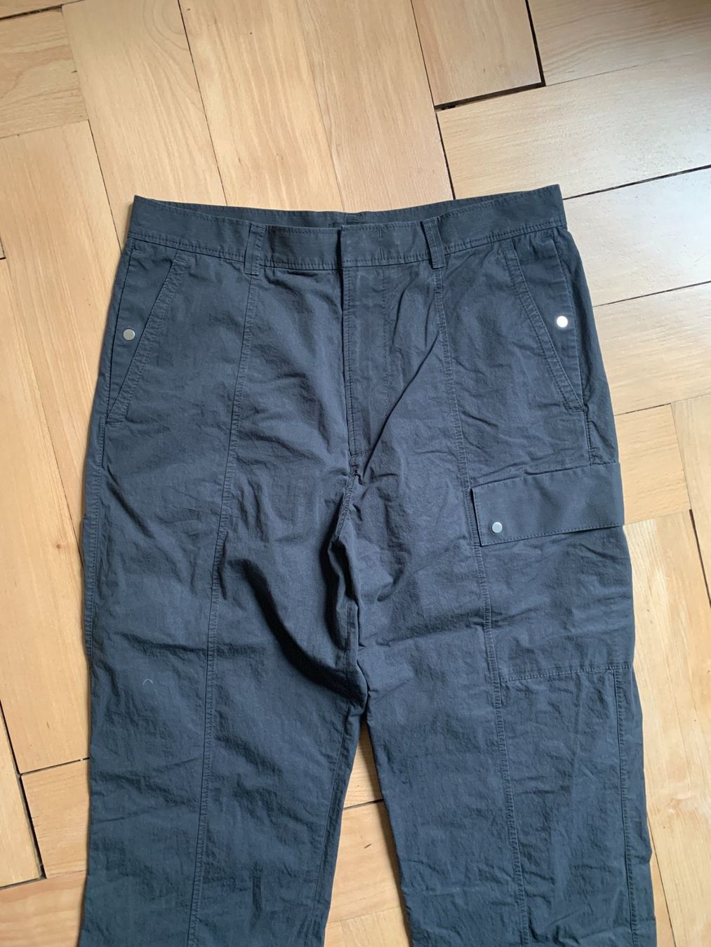 Cos Hosen: COS - Cargo Hose schwarz 50 – Gebraucht aus Zürich von Diazaio 1