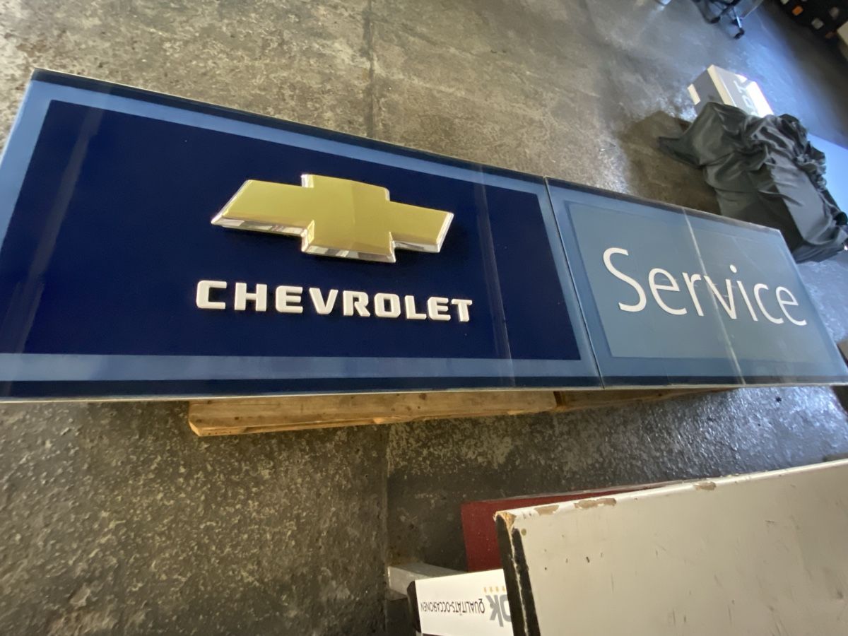 Chevrolet Schilder: Leuchtreklame Chevrolet Service – Gebraucht aus Hägglingen von Karin0802 4