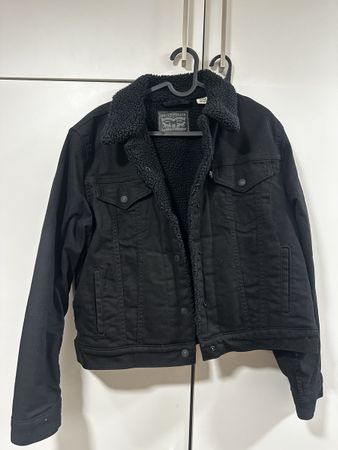 Levi's denim jacket black size M sherpa lined used