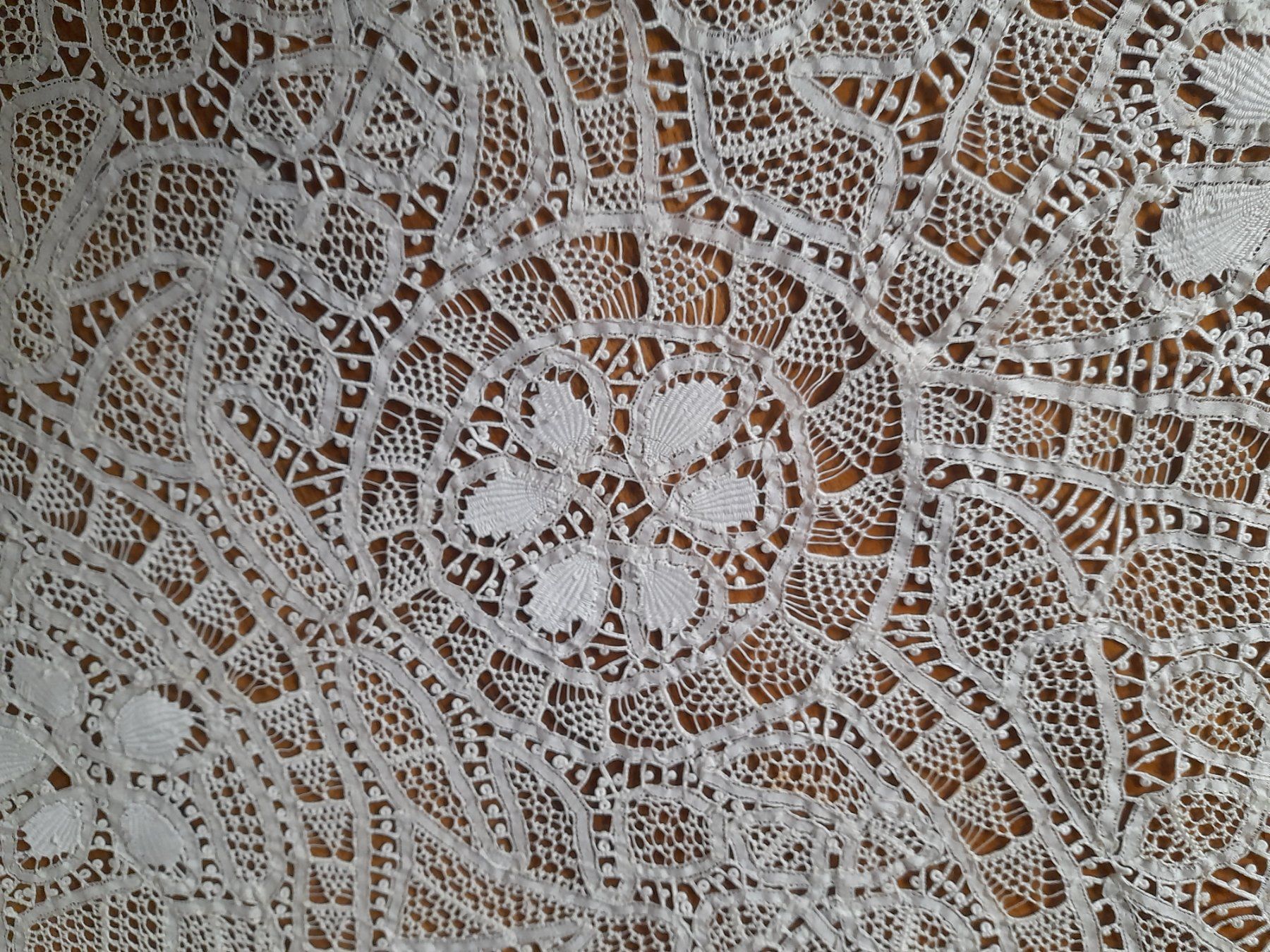 Coperte: ANTIKE GROSSE SPITZENTISCHDECKE, HANDARBEIT  250x170 – Nuovo (secondo la descrizione) da Lenzburg venduto da mayfair02 6