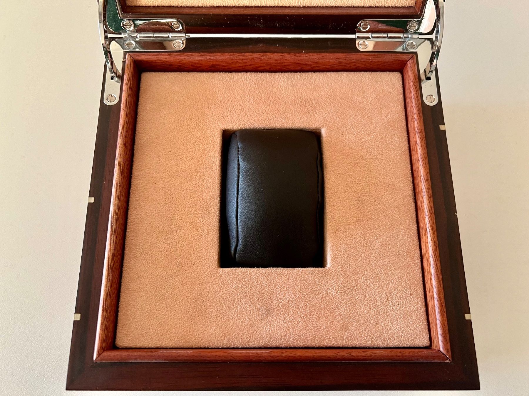 Roger Dubuis Orologi: ROGER DUBUIS precious wood watch box with inserts – Usato da Mont-sur-Lausanne venduto da vmi_ym5l 2