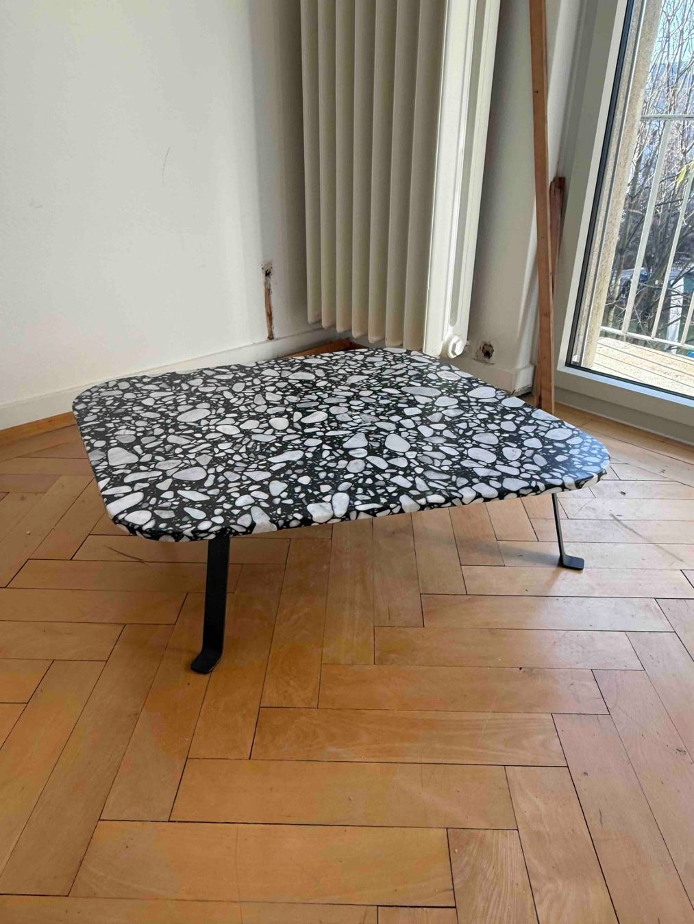 Tavoli: Moderner Design-Couchtisch mit Terrazzo-Platte – Usato da Zürich venduto da ele_nd88 3
