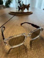 Trendige Sommer Sonnenbrille mit speziellem Rahmen! In Weiss